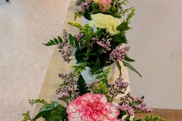 Ein Foto der fertigen Blumensträuße der Nutzerinnen. (Bild: FSW)