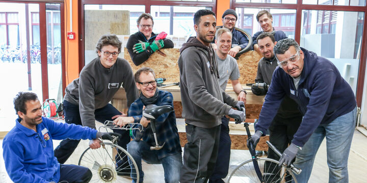Ein Fahrrad wird zusammen gebaut (Bild: FSW)