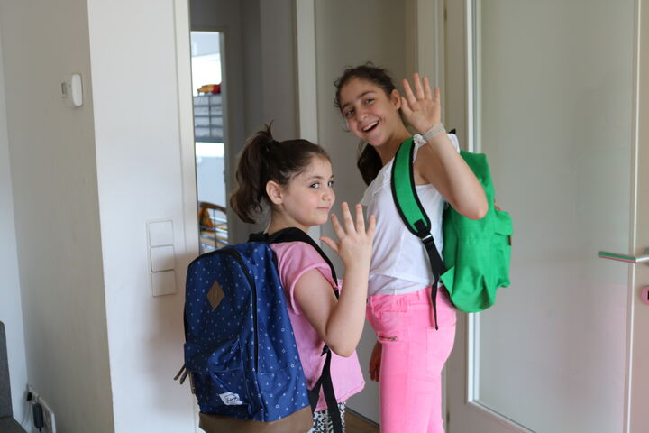 Die Mädchen würden am liebsten gleich in die Schule gehen