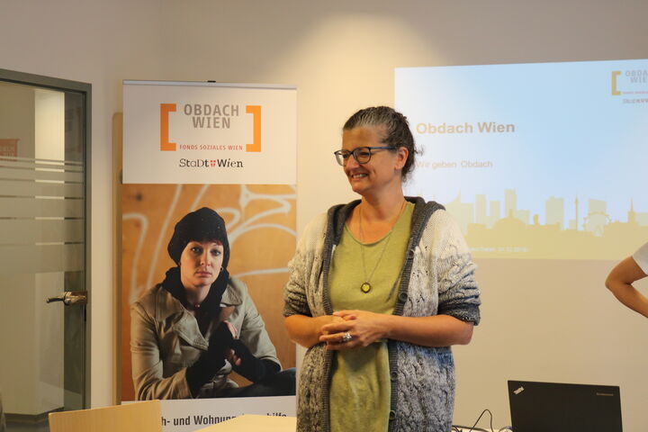 Monika Wintersberger-Montorio gab einen Einblick in die Arbeit von Obdach Wien. (Bild: FSW)