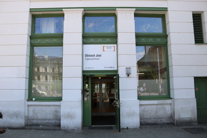 Souleymane engagiert sich freiwillig im Tageszentrum Obdach Josi (Bild: FSW)