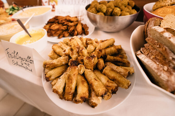 Das Buffet war reich bestückt. (Bild: Thomas Meyer Photography) Das Buffet war reich bestückt.