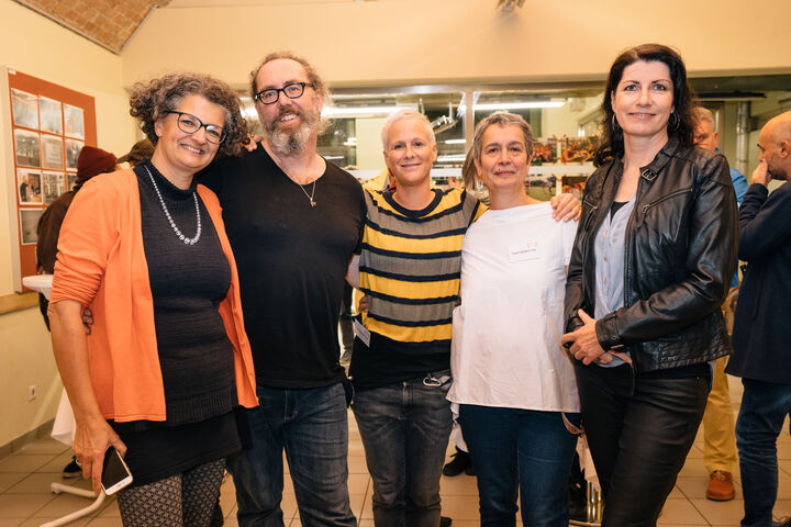 Monika Wintersberger-Montorio (GF Obdach Wien), Walter Pucher (Teamleiter Tageszentrum Obdach Josi), Vera Howanietz (Bereichsleitung), Nora Kobermann (Teamleitung Tageszentrum Obdach Josi) und Doris Czamay (GF Obdach Wien) feierten gemeinsam. (Bild: Thomas Meyer Photography) Monika Wintersberger-Montorio (GF Obdach Wien), Walter Pucher (Teamleiter Tageszentrum Obdach Josi), Vera Howanietz (Bereichsleitung), Nora Kobermann (Teamleitung Tageszentrum Obdach Josi) und Doris Czamay (GF Obdach Wien) feierten gemeinsam.