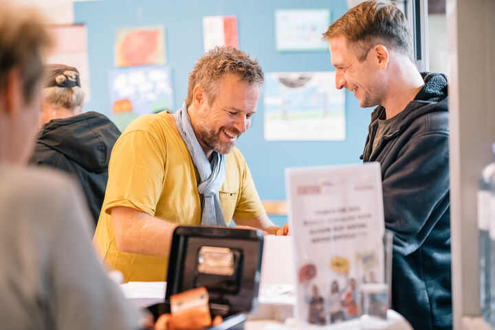Die Gäste waren spendabel und gaben großzügige Spenden für das Tageszentrum Obdach Josi. (Bild: Thomas Meyer Photography) Die Gäste waren spendabel und gaben großzügige Spenden für das Tageszentrum Obdach Josi.