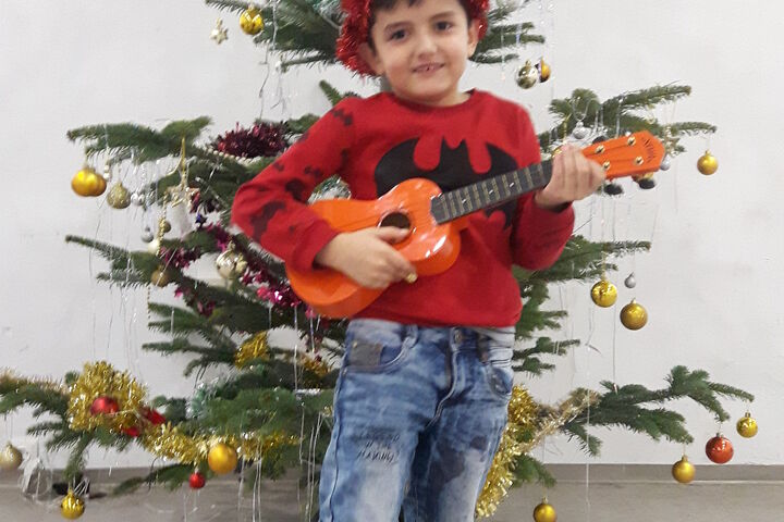 Letztes Jahr war die Freude über die Gitarre unterm Baum riesig.