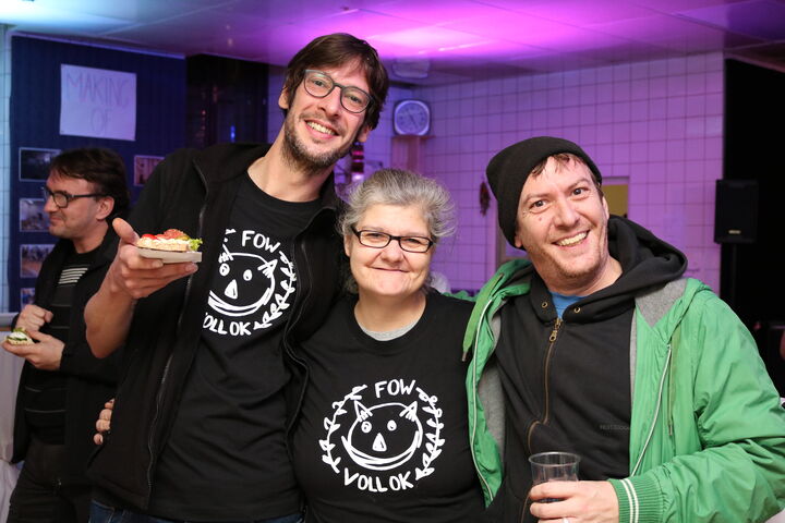 Die neuen T-Shirts wurden stolz präsentiert.