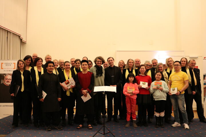 Alle SängerInnen des Abends und Monika Wintersberger-Montorio nach dem Konzert.