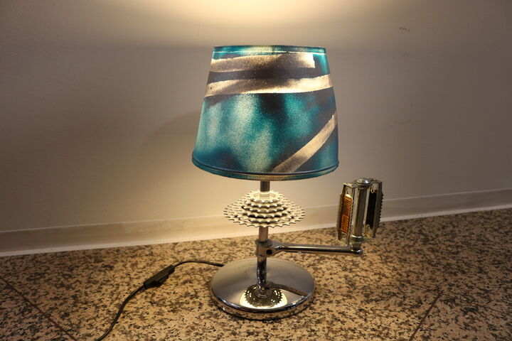 Jede Lampe hat ein spezielles Extra. Hier ist es ein Pedal und ein Radkranz. (Bild: FSW)