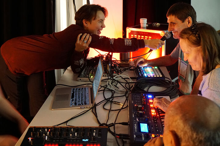 Der Spaß bei den Aufnahmen des Sounds war groß. (Bild: TQW)