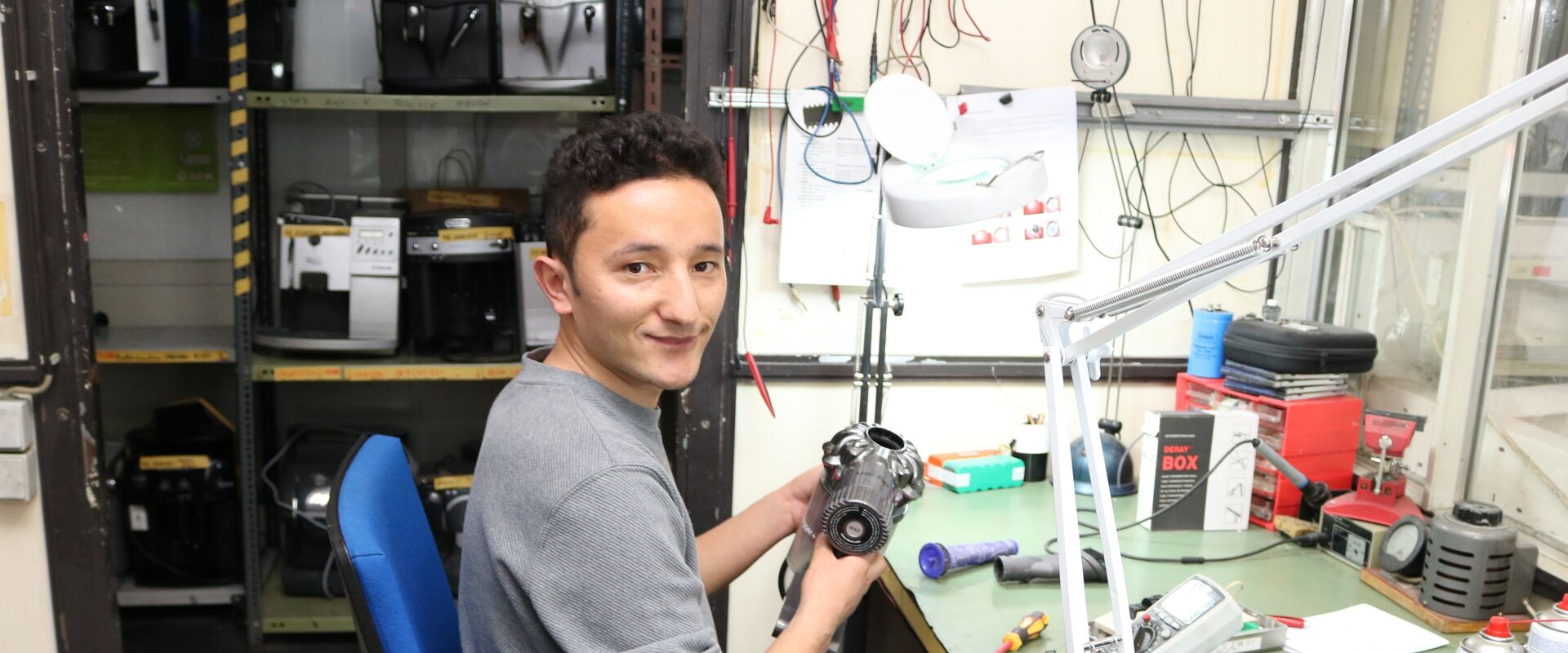 Mortesa liebt es Räder oder Elektrogeräte reparieren.