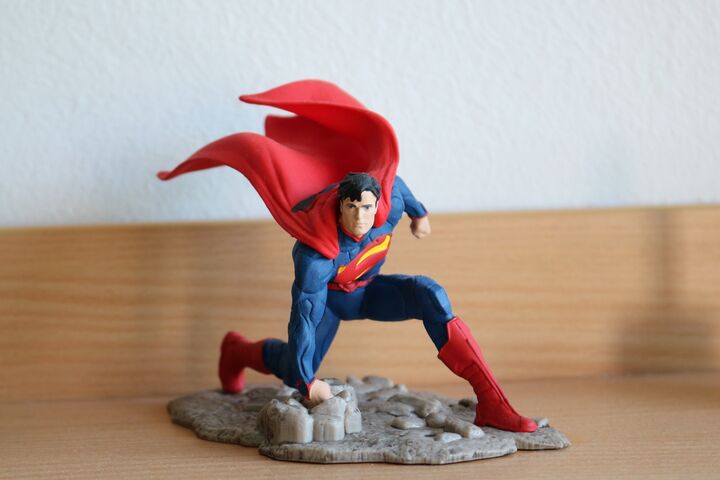 Der Held aller Helden, Superman, steht im Regal der beiden. (Bild: FSW)
