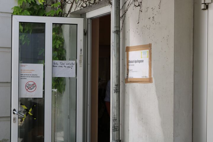 Die Türe zum Obdach Apollogasse bleibt bis 4.August offen. (Bild: FSW)