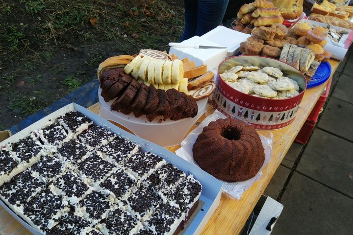 Mit Liebe selbstgebackene Kuchen und Kekse gibt es immer. (Bild: FSW)