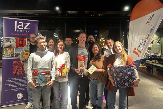 Gruppenfoto bei der Übergabe der Bildungsgutscheine an FSW Obdach.an 