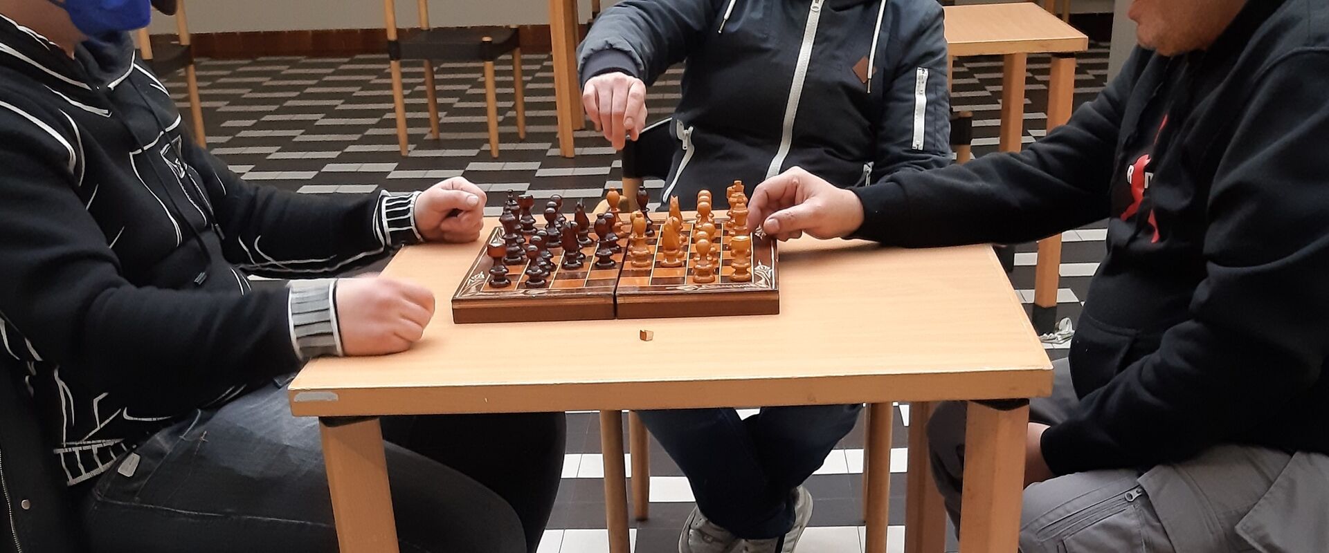 Eine Partie Schach ist mehr als nur ein Spiel für ehemals obdachlose Männer.