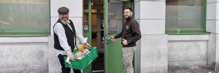 Obdach Josi wird von der Tafel Wien mit Obst und Gemüse versorgt. (Bild: FSW)