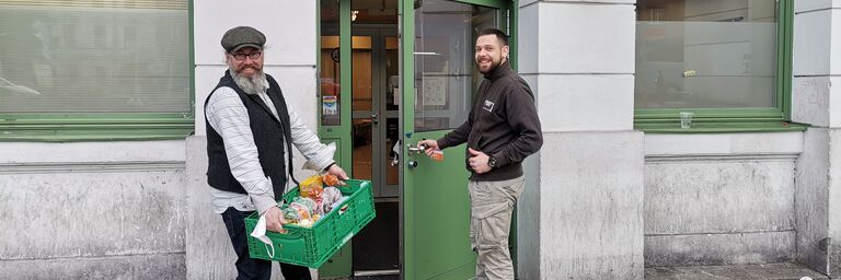 Obdach Josi wird von der Tafel Wien mit Obst und Gemüse versorgt. (Bild: FSW)