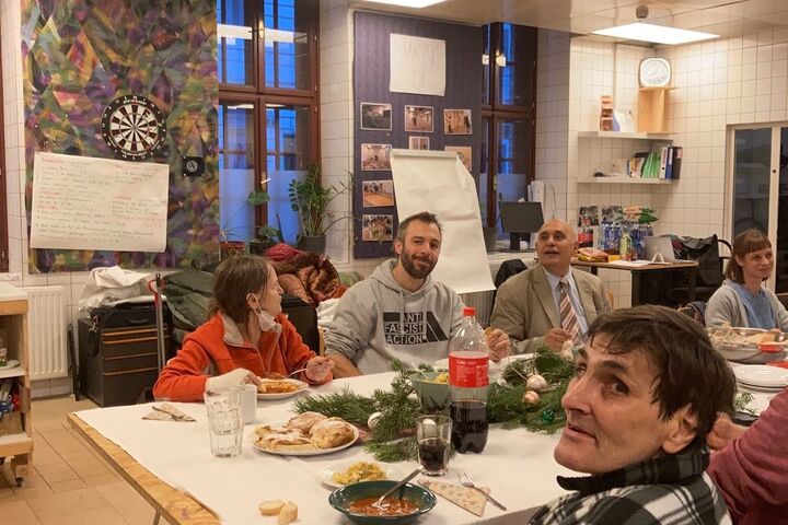 Das Forum Obdach Wien lädt zum festlichen Essen im Studio Forum Obdach Wien ein. (Bild: FSW)