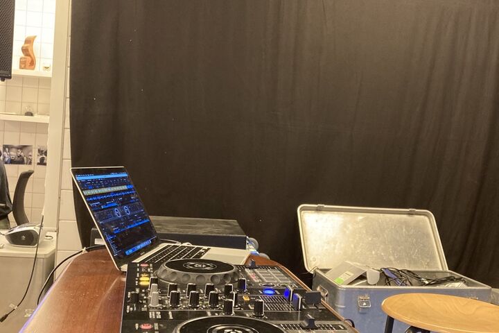 Beim DJing Workshop durfte natürlich auch das Mischpult nicht fehlen. (Bild: FSW)