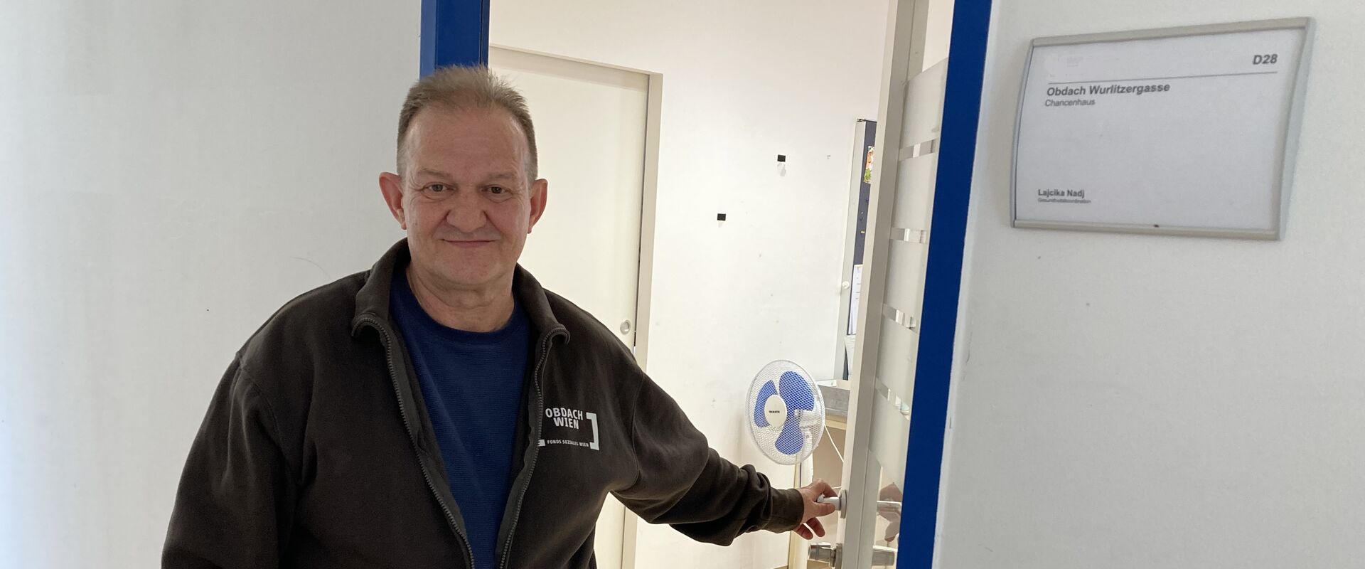 Immer offen für die Anliegen der Bewohner:innen: Lajcika Nadj unterstütz Menschen auf dem Weg in ein eigenes Zuhause im Chancenhaus Obdach Wurlitzergasse.