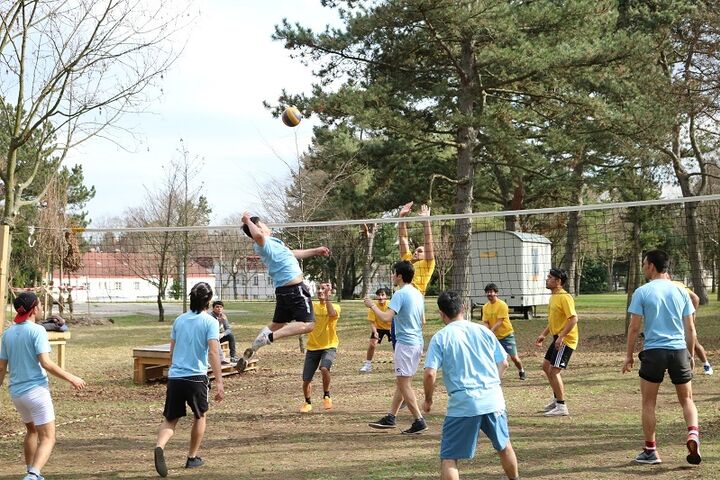 Sportliche Betätigung spielt im Obdach Hietzing eine große Rolle - unter anderem im Rahmen von Turnieren, hier ein Volleyballturnier.