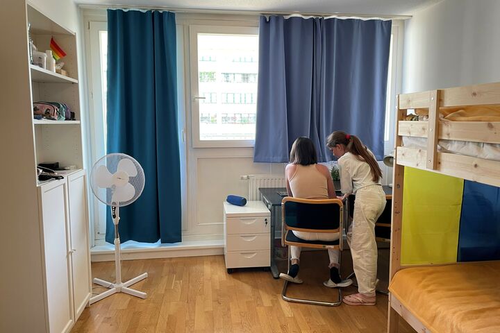 An einem sicheren Ort: Die Mädchen können wieder ruhig schlafen, lernen und Kinder sein. (Bild: FSW) An einem sicheren Ort: Die Mädchen können wieder ruhig schlafen, lernen und Kinder sein. (Bild: FSW)